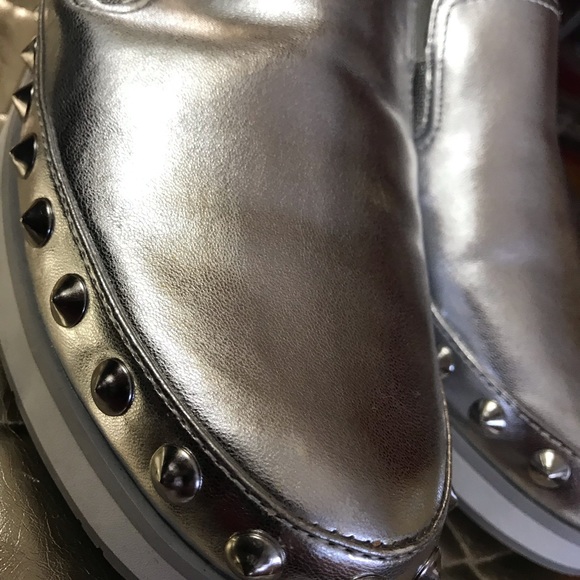 Silver studded shoes - Picture 4 of 6